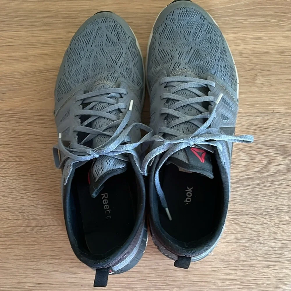 REEBOK GRAY SNEAKERS Size 9.5